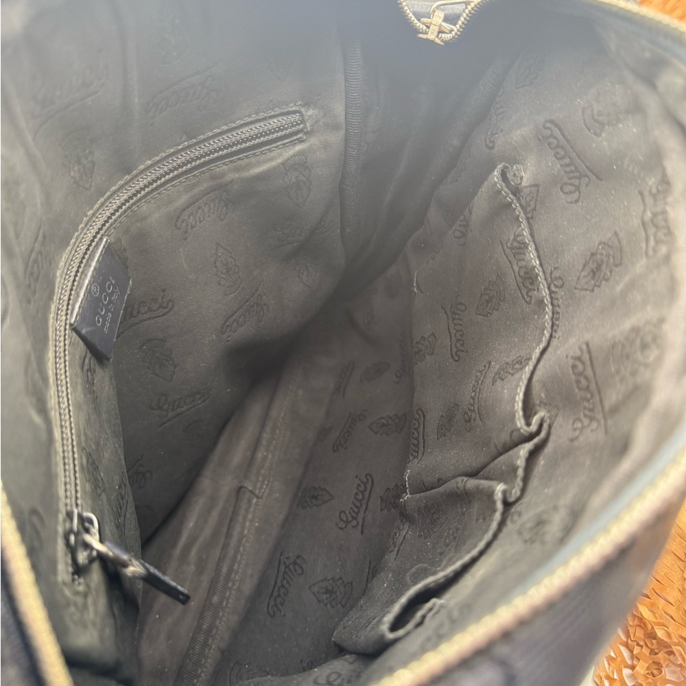Gucci ๐ฅ EUC messenger bag authentic super clean nicest one online w/ dustbag - Picture 12 of 17